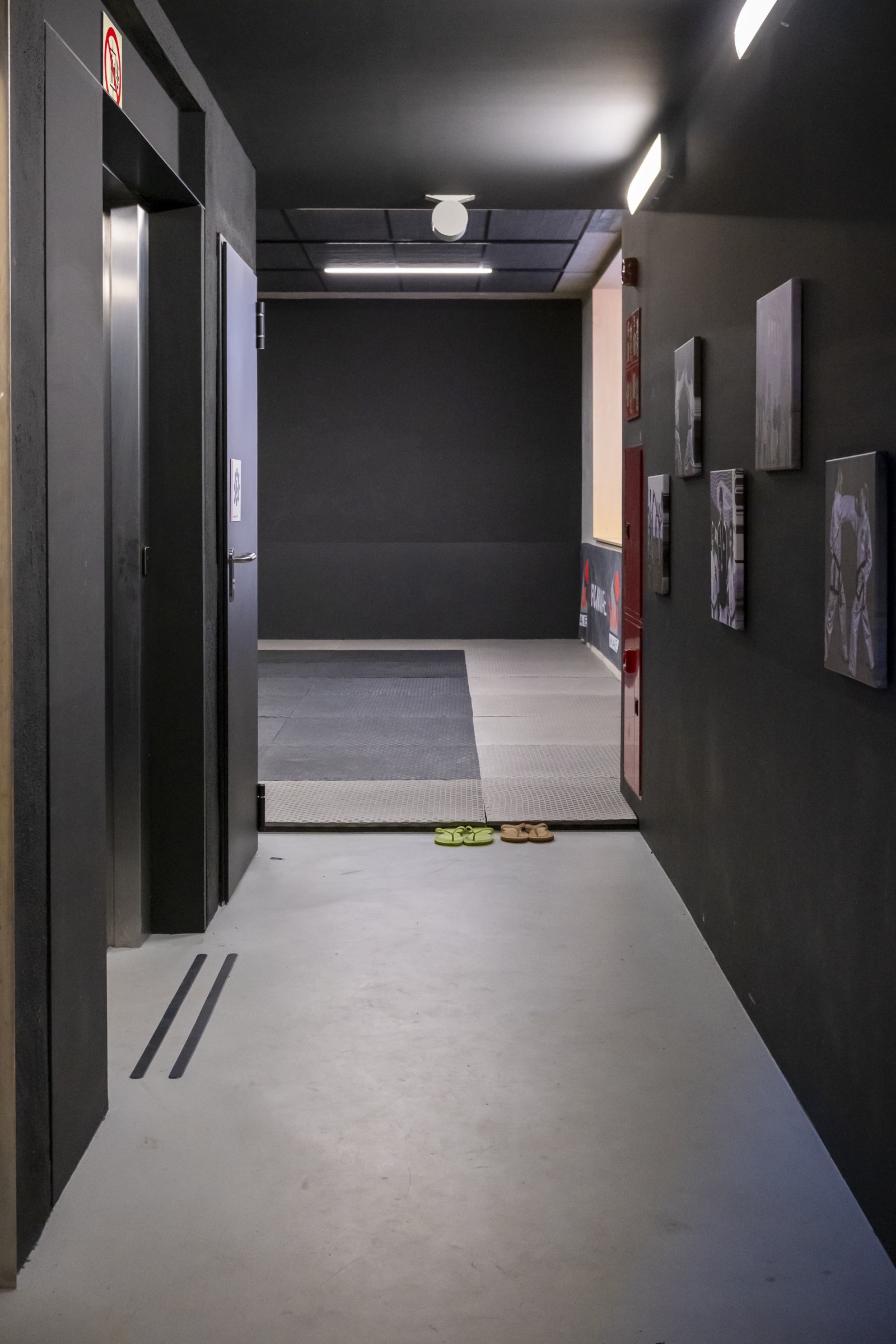 El passadís que porta a la sala de tatami del CxEM Espronceda.