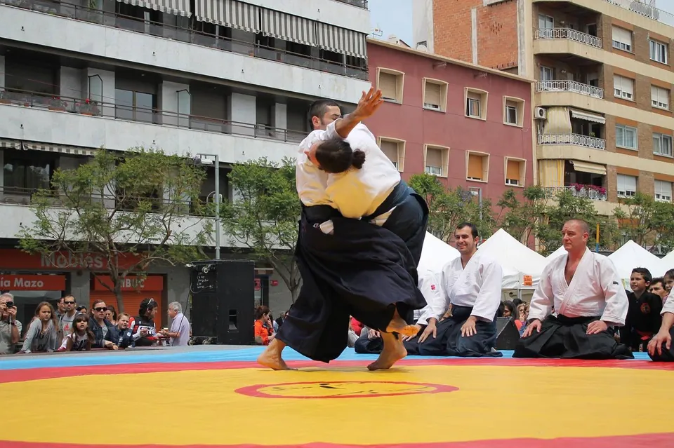 Rippō Kokyū-hō (立法 呼吸法)? Aiki-otoshi (合気落)? Only Pedro Fortes knows
