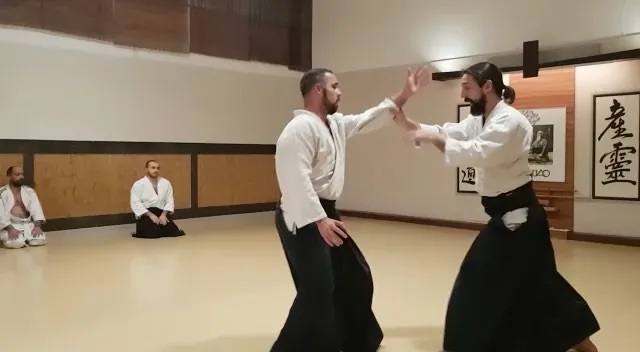 Clase de aikido marciales
