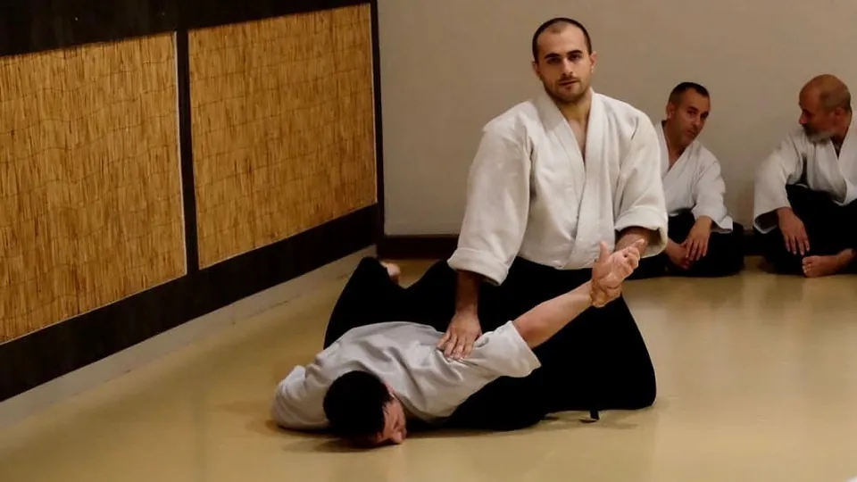 座技 一教 (suwari-waza ikkyō) performed by @de_bolson_cerrado during his 2