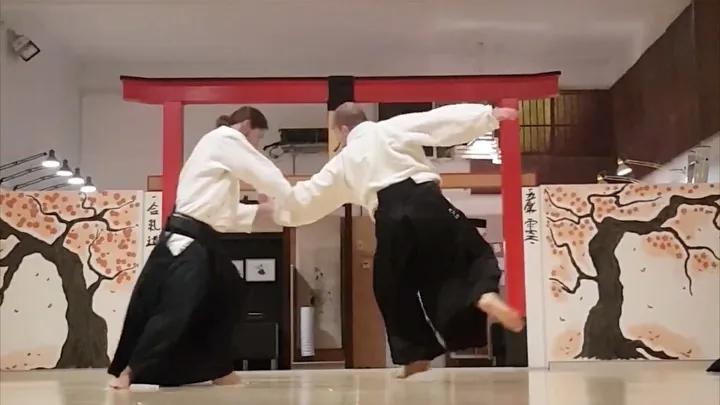 Jiyū-waza (自由技) or free practice as controlling one attacker at a time