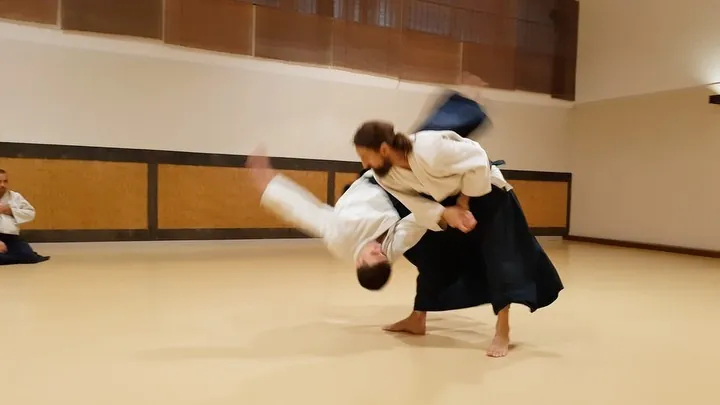 Jiyū-waza (自由技) or free practice as controlling one attacker at a time