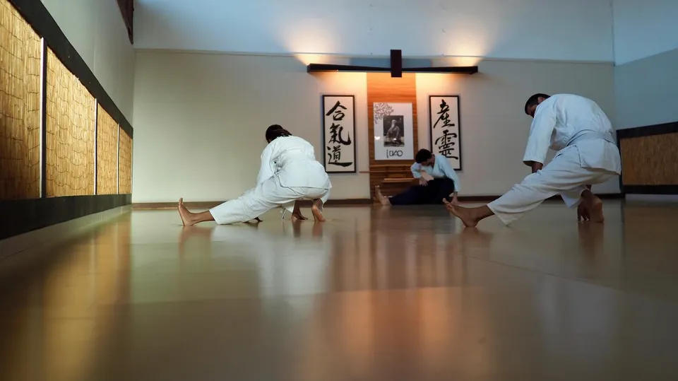 Jumbi Undō (準備運動) or limbering-up exercises! 🩰