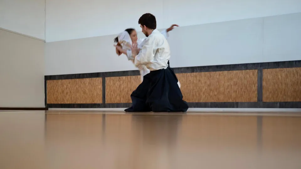 Hanmi-handachi (半身半立ち) Katate-dori (片手取り) Shiho-nage (四方投げ)!