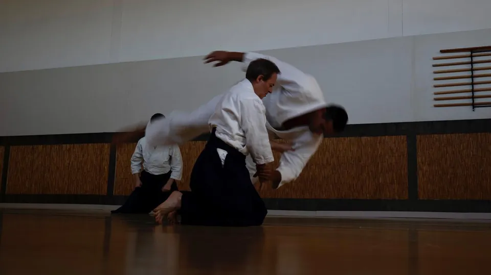 Hanmi-handachi (半身半立ち) Kokyū-nage (呼吸投げ)!