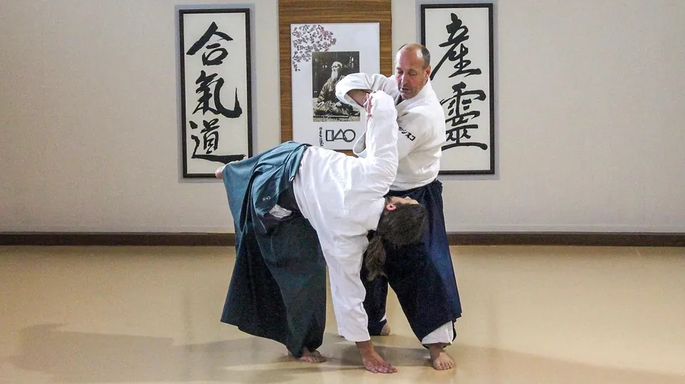 Francisco Manchón Sensei showing Kokyū-ryoku (呼吸力) with Pablo Martín S