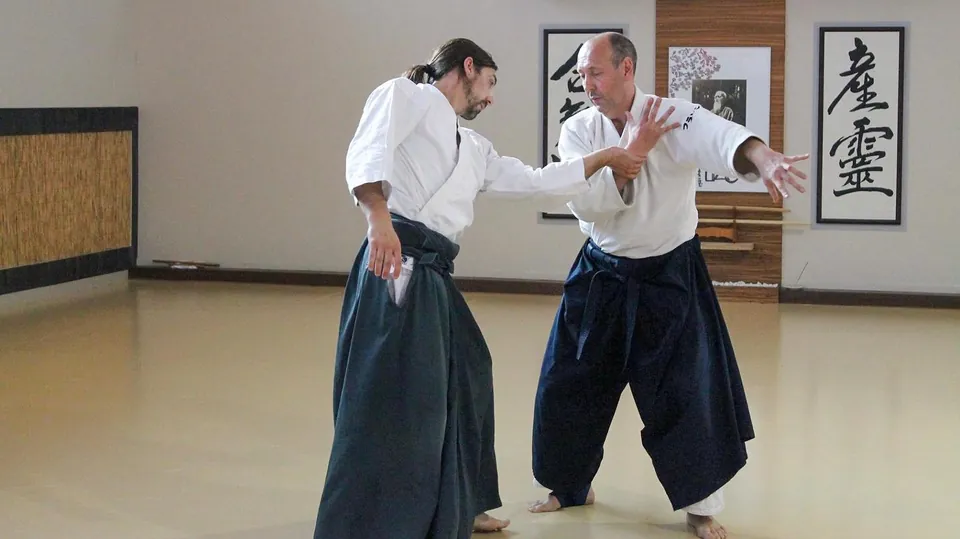 Francisco Manchón Sensei showing Kokyū-ryoku (呼吸力) with Pablo Martín S