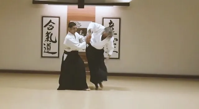 Pedro Fortes Sensei showing Katate-dori Dai-sankyō (片手取り 第三教) with Alb