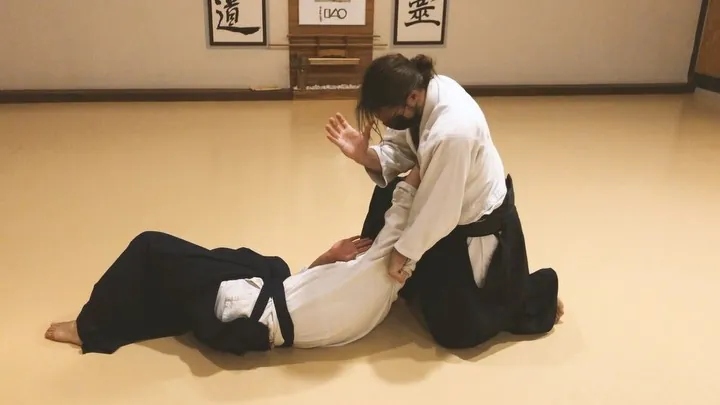 @pablo_martin_martin Sensei is showing maki-otoshi (巻き落とし) with Long a