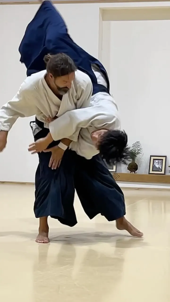 「腰がひどく痛むんですよ。」